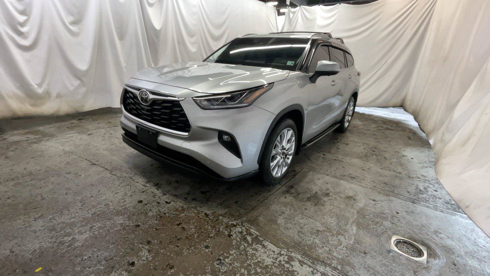 Used 2024 Toyota Highlander Limited AWD/4WD image 12