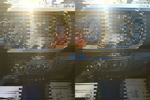 Used 2020 Toyota Tacoma TRD Sport w/ TRD Premium Sport Package image 31