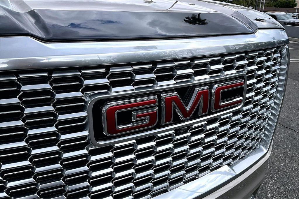 Used 2024 GMC Yukon XL Denali AWD/4WD image 29