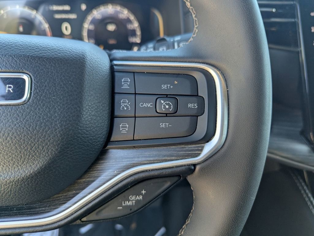 Used 2023 Jeep Wagoneer L Series II image 30