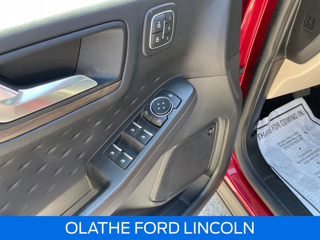 Used 2020 Ford Escape Titanium w/ Titanium Premium Package 2.0 image 13