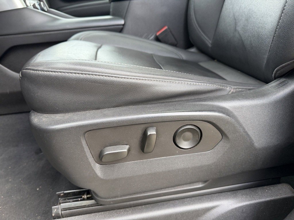 Used 2022 Chevrolet Suburban LT w/ LT Signature Package image 14