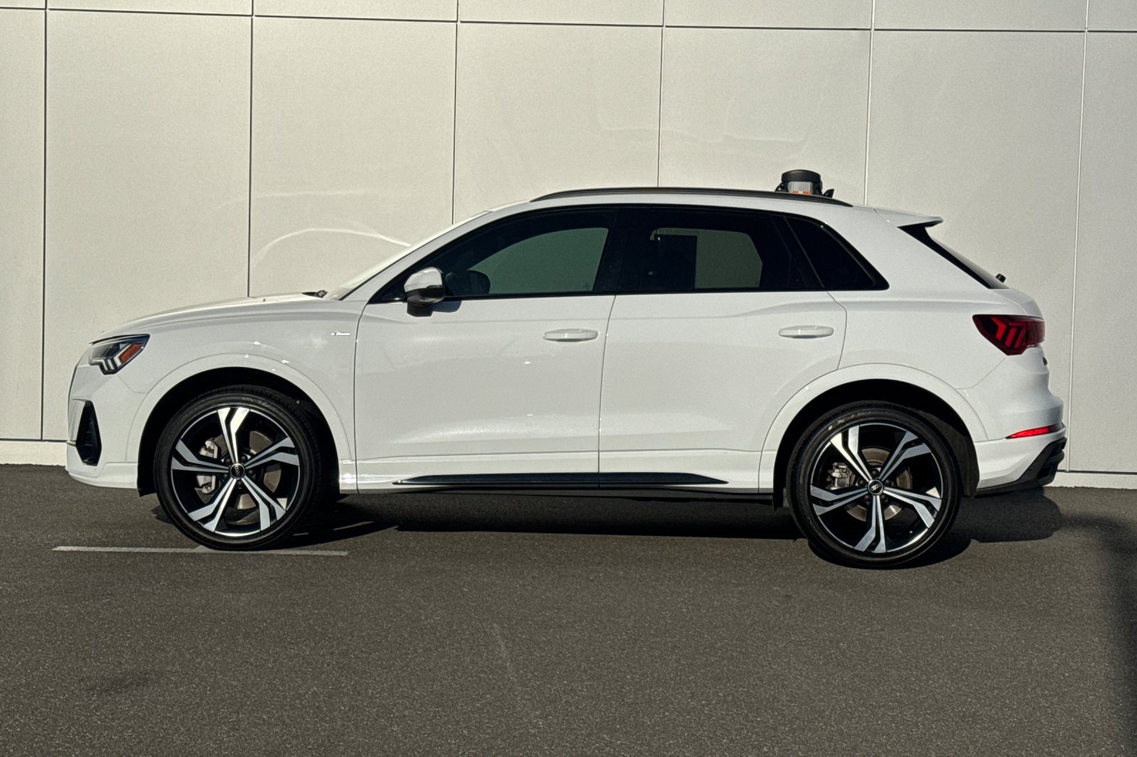 Used 2024 Audi Q3 2.0T Premium Plus w/ Premium Plus Package AWD/4WD image 2