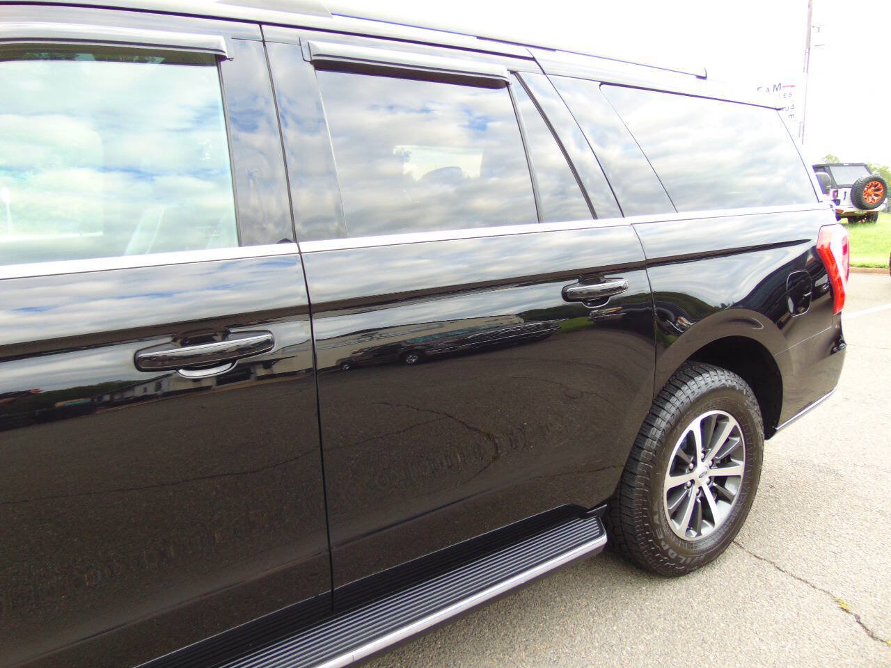Used 2019 Ford Expedition Max XLT w/ Equipment Group 202A AWD/4WD image 36