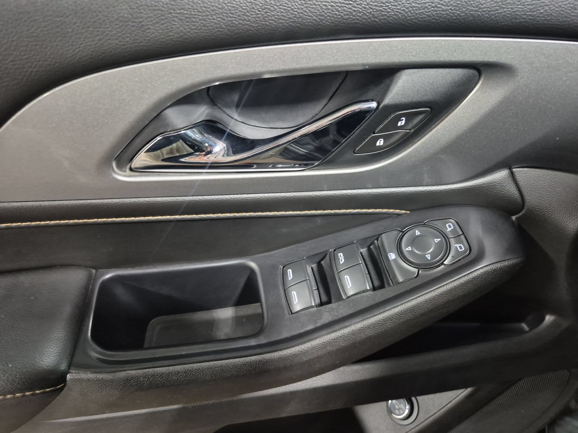 Certified 2021 Chevrolet Traverse LT FWD image 24