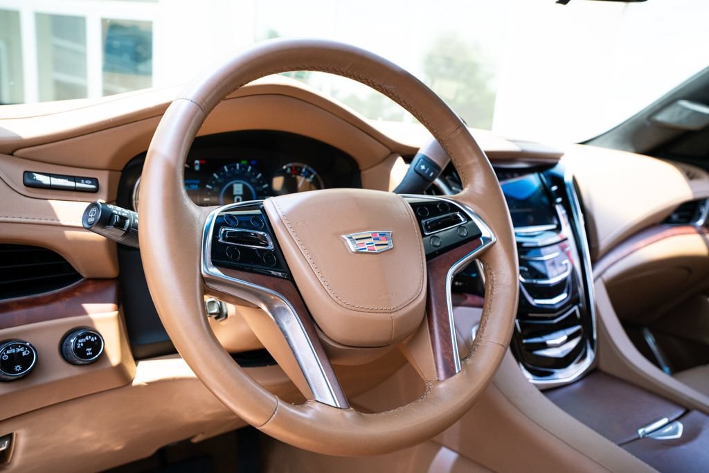 Used 2017 Cadillac Escalade Platinum AWD/4WD image 29