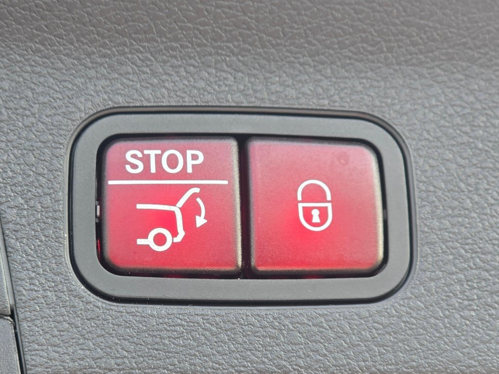 Used 2024 Mercedes-Benz GLS 450 4MATIC image 26