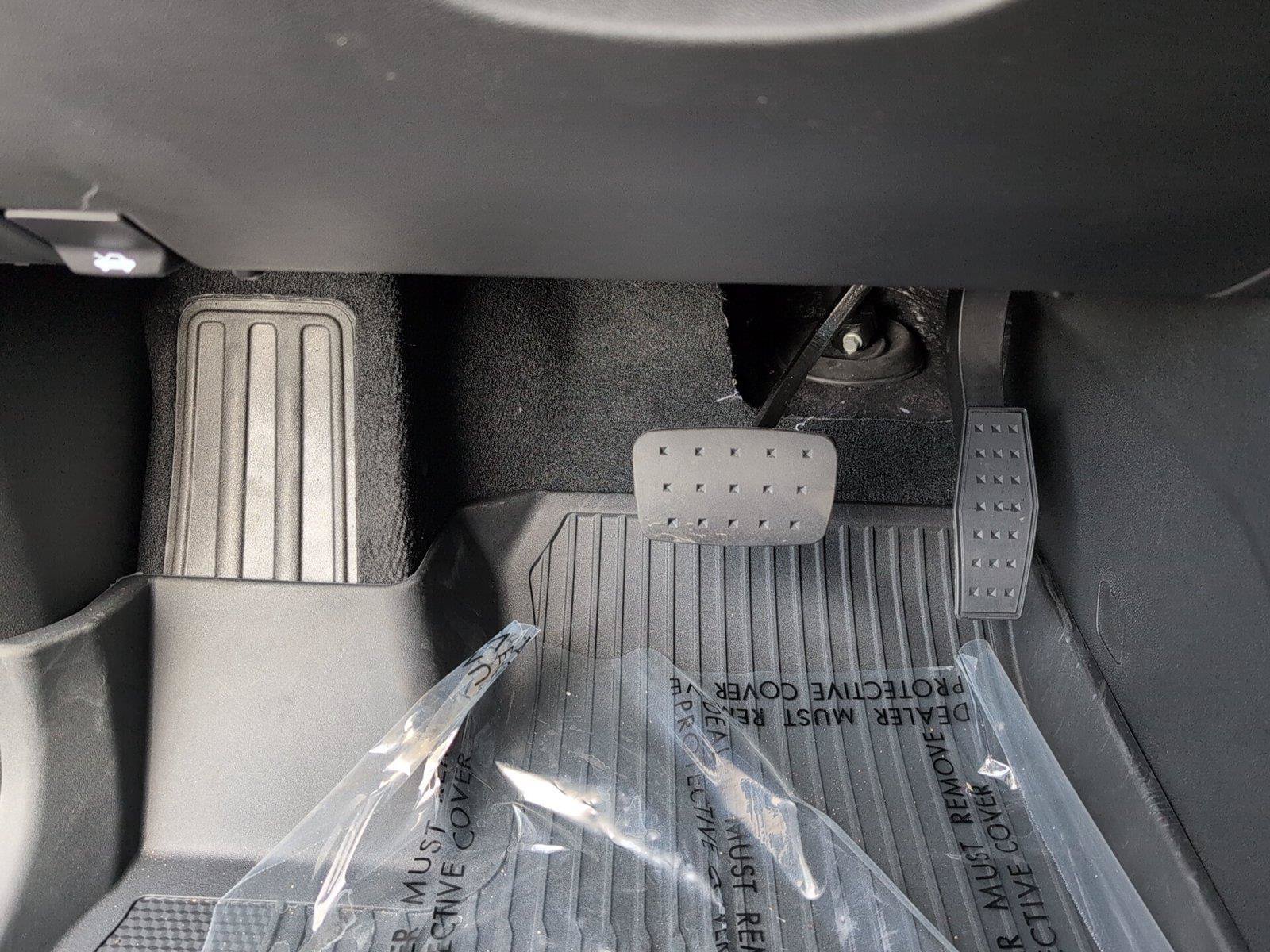 New 2026 Chevrolet Traverse RS w/ LPO, Floor Liner Package FWD image 27