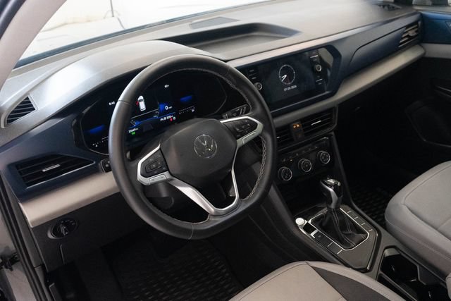 Used 2023 Volkswagen Taos SE w/ Panoramic Sunroof Package FWD image 4