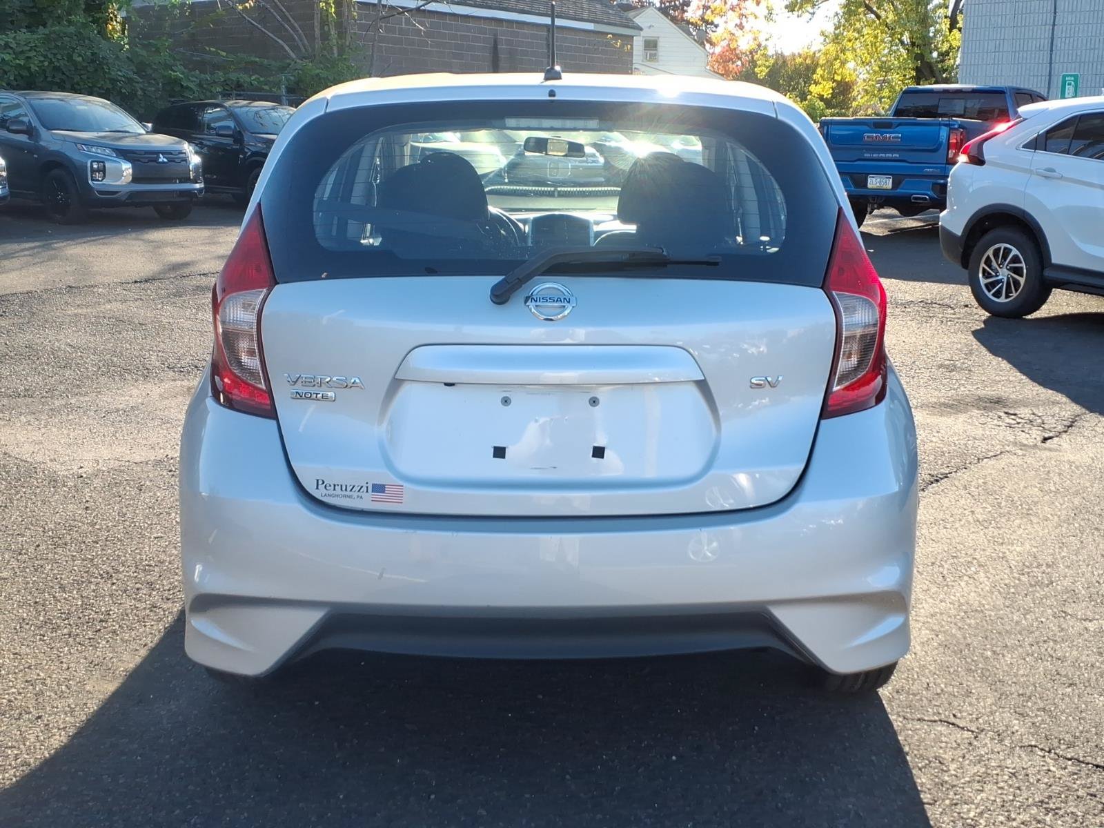 Used 2019 Nissan Versa Note SV FWD image 3