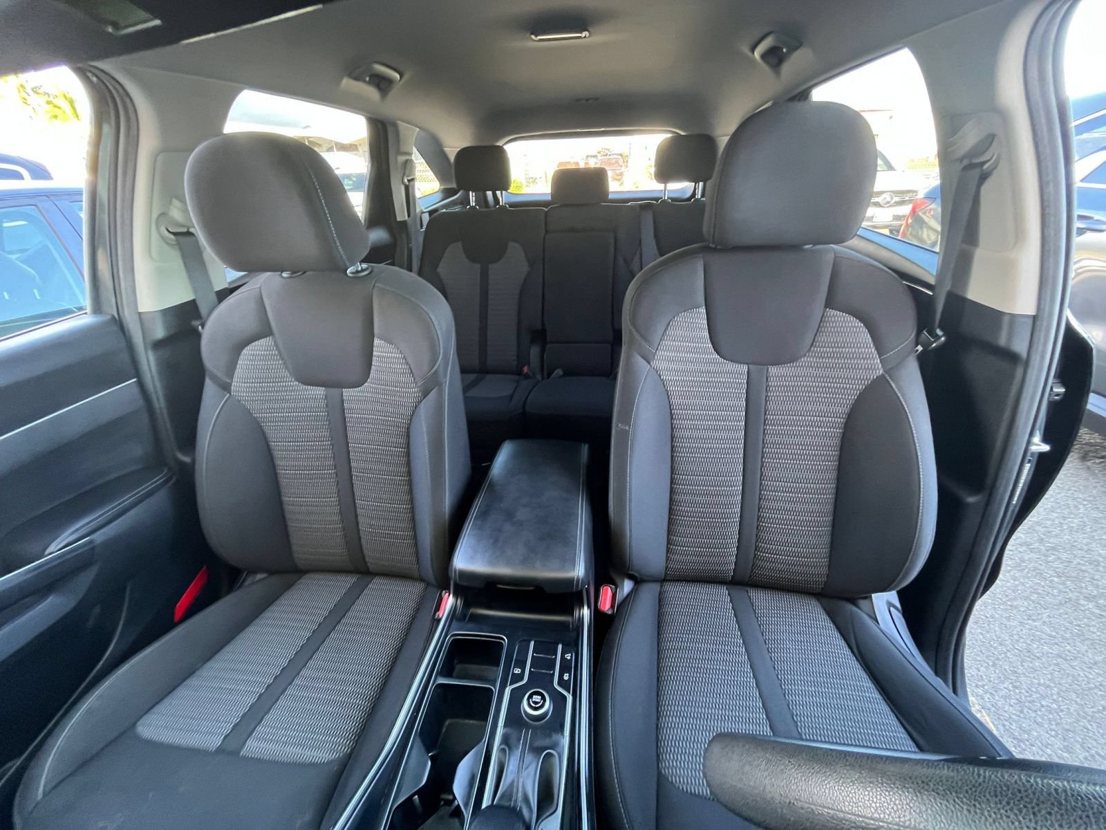 Used 2023 Kia Sorento LX FWD image 37