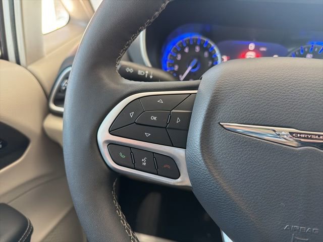 Used 2024 Chrysler Pacifica Touring-L FWD image 31