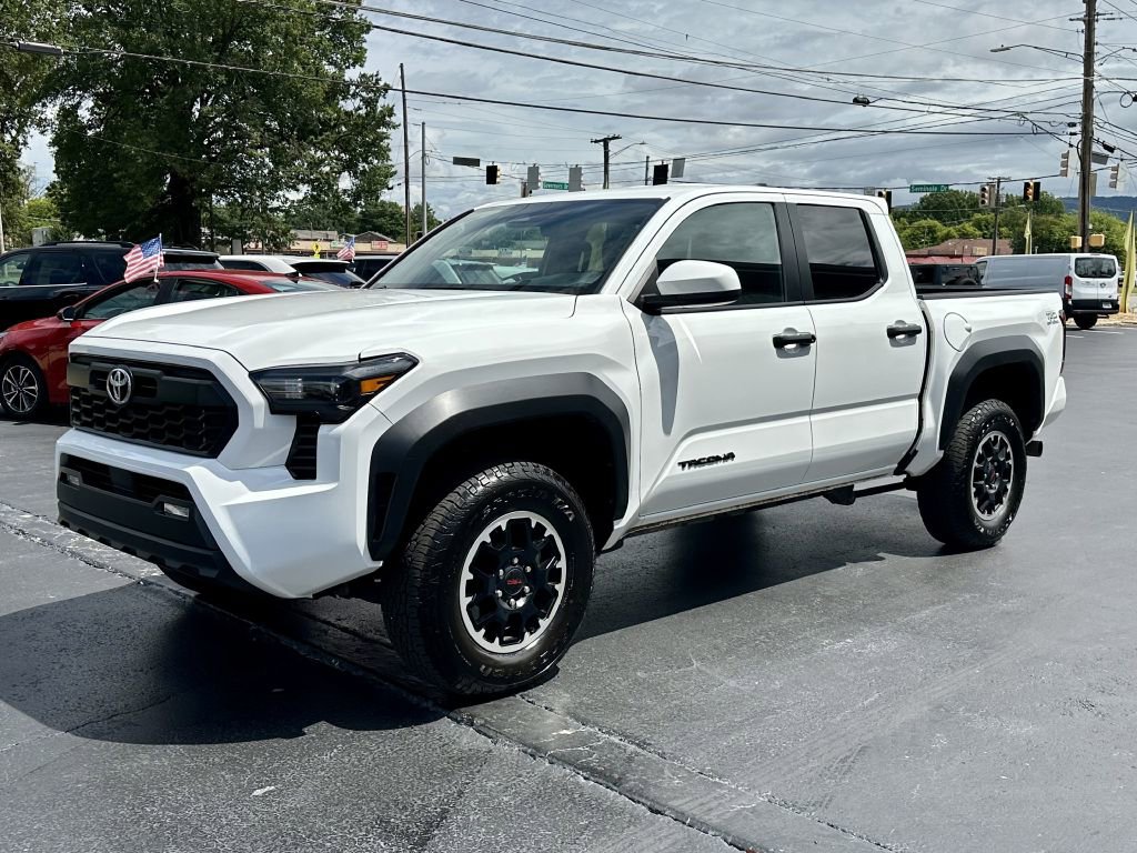Used 2025 Toyota Tacoma 4x4 Double Cab image 3