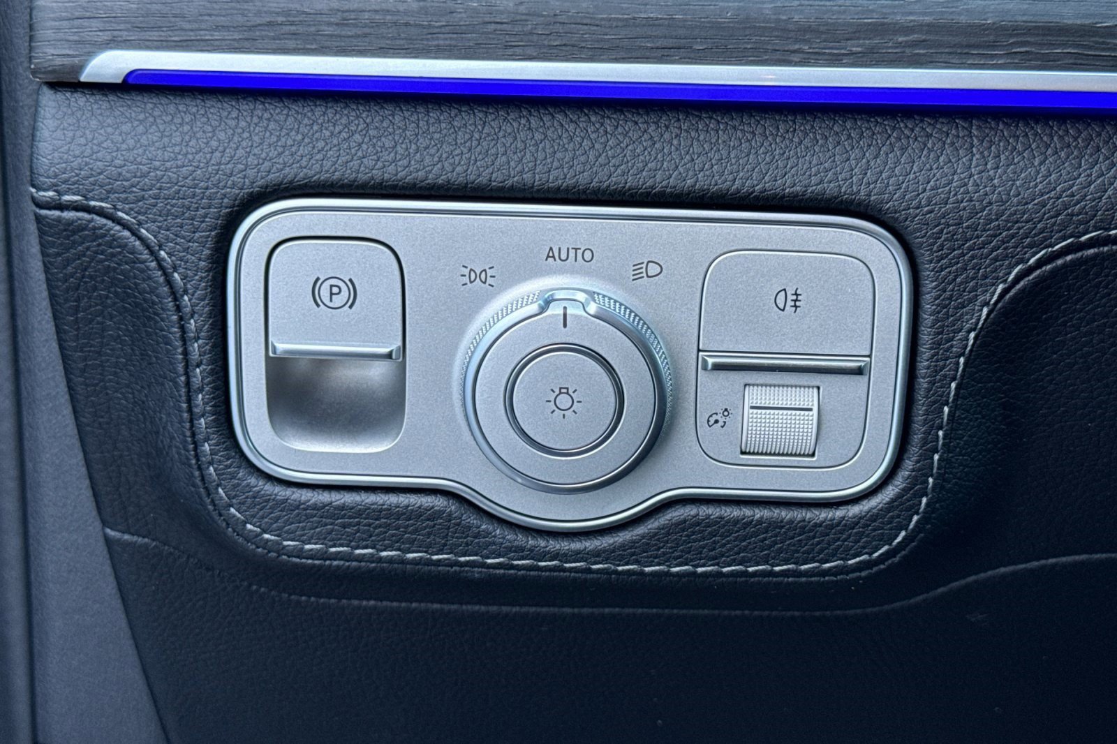 Certified 2024 Mercedes-Benz GLE 450e 4MATIC image 37