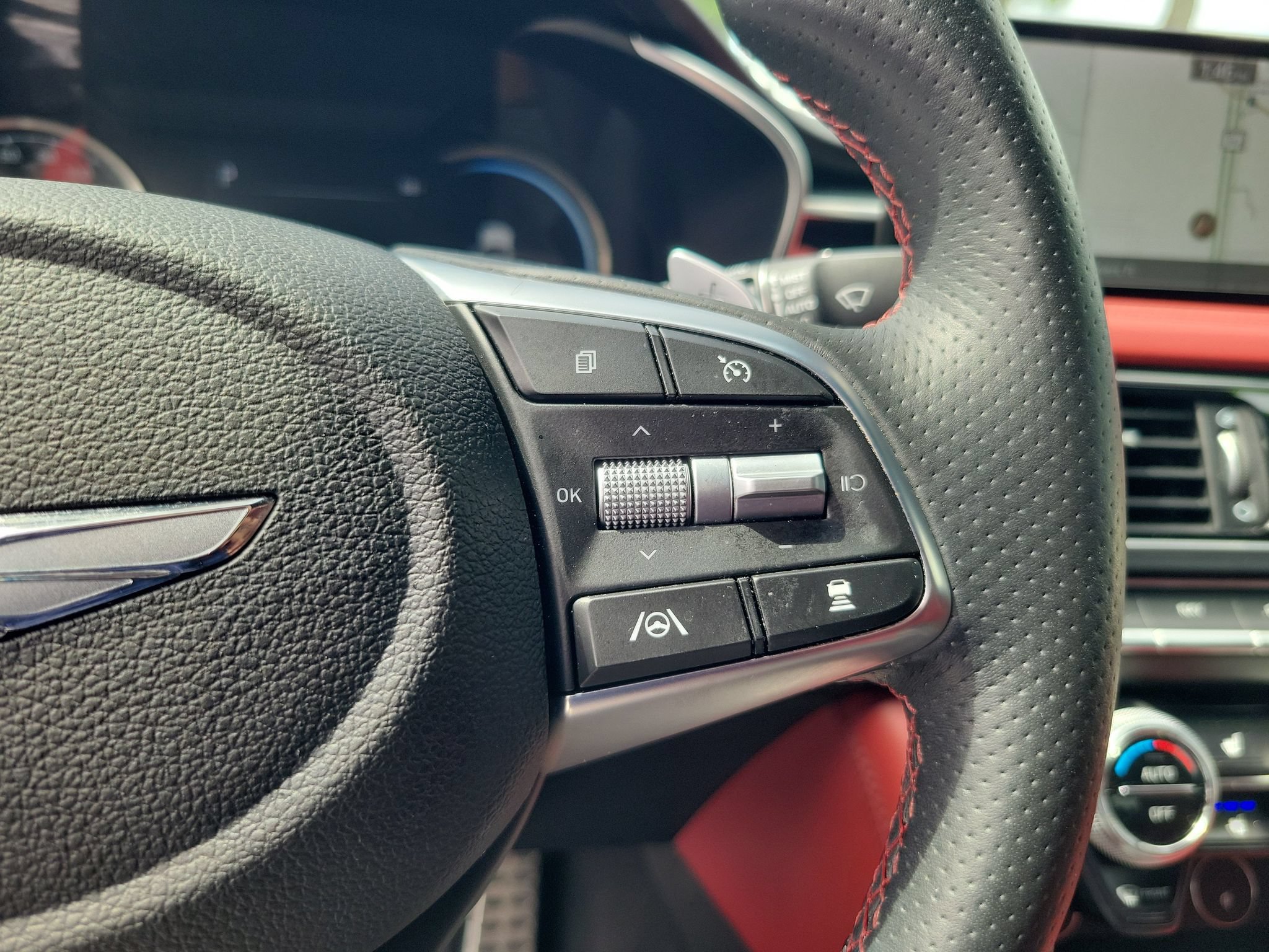 Used 2023 Genesis G70 3.3T w/ Sport Prestige Package RWD image 25