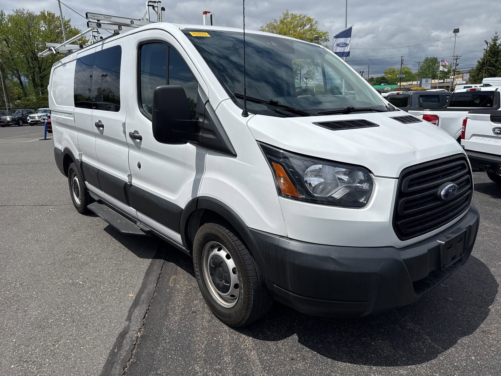 Used 2019 Ford Transit 150 130 Low Roof RWD image 3