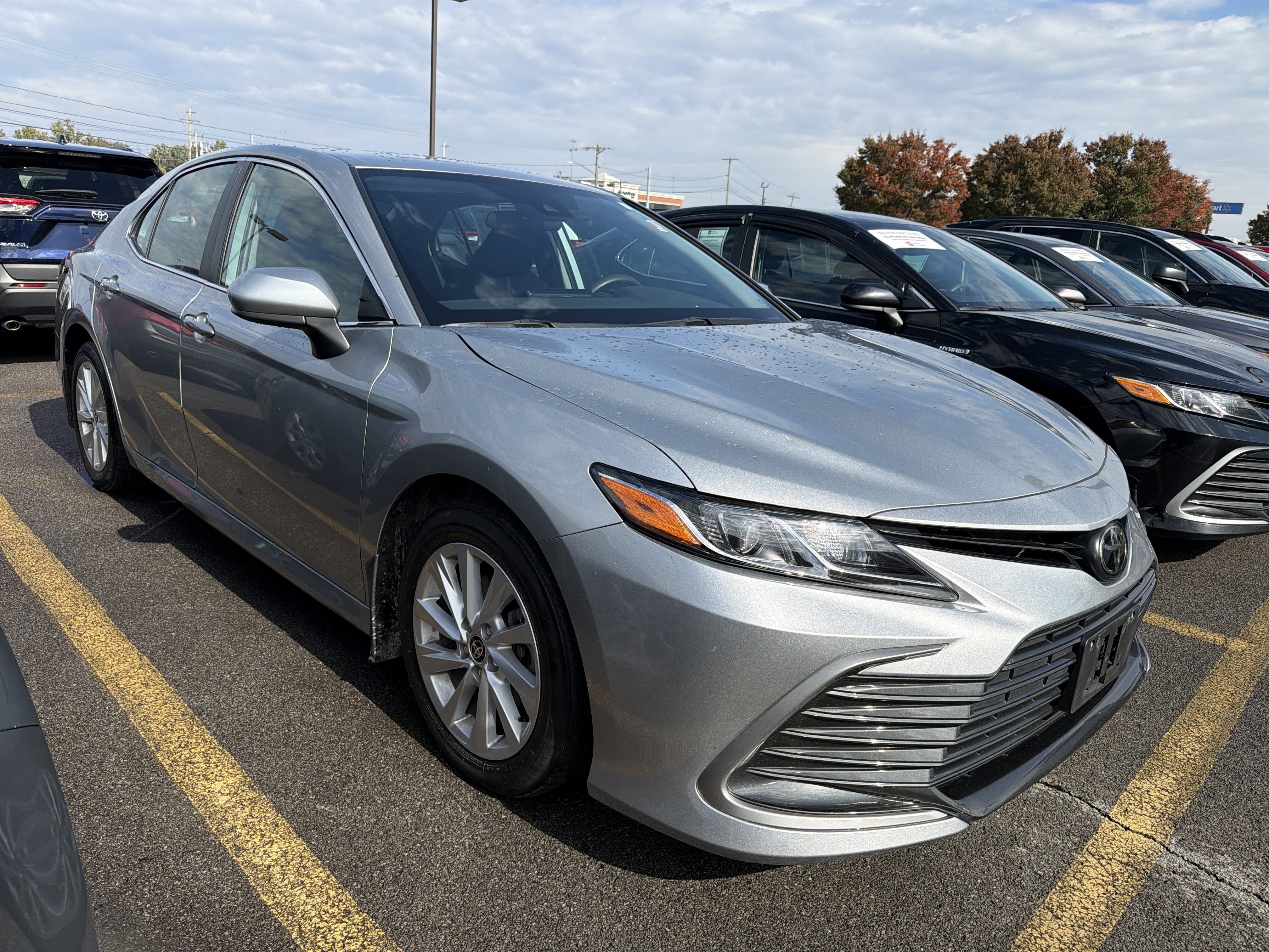 Used 2022 Toyota Camry LE w/ Carpet Mat Package (TMS) FWD image 2