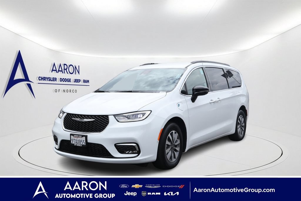 Used 2025 Chrysler Pacifica Select FWD image 1