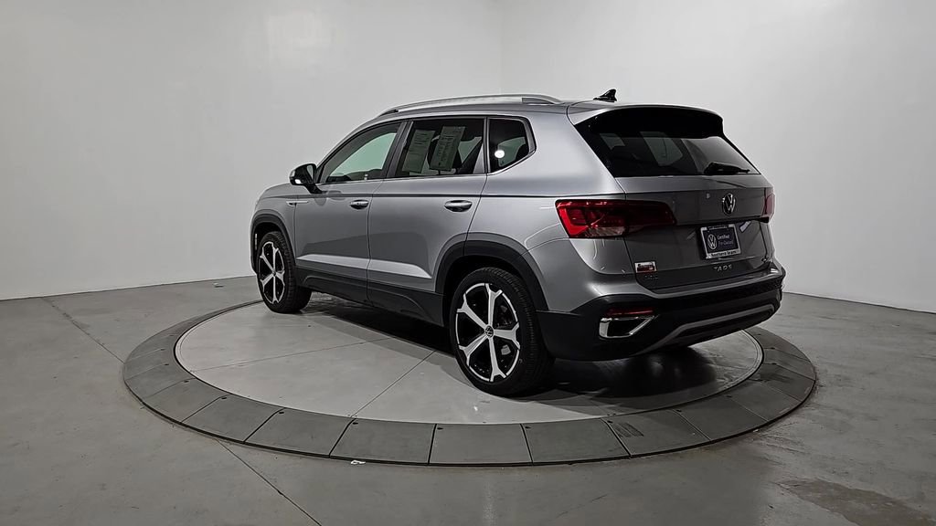 Certified 2022 Volkswagen Taos SEL image 3