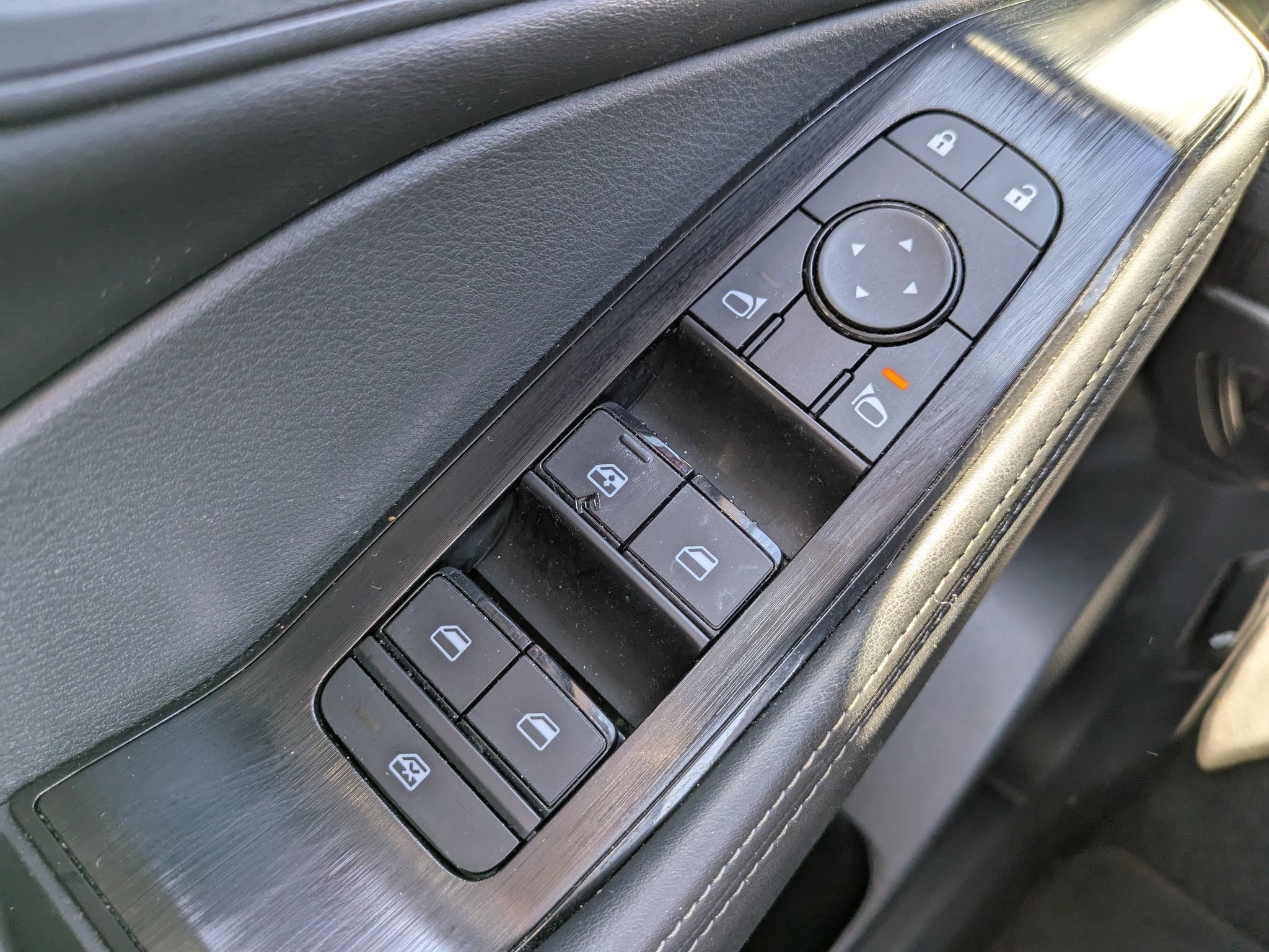 Certified 2026 Nissan Rogue SV FWD image 23