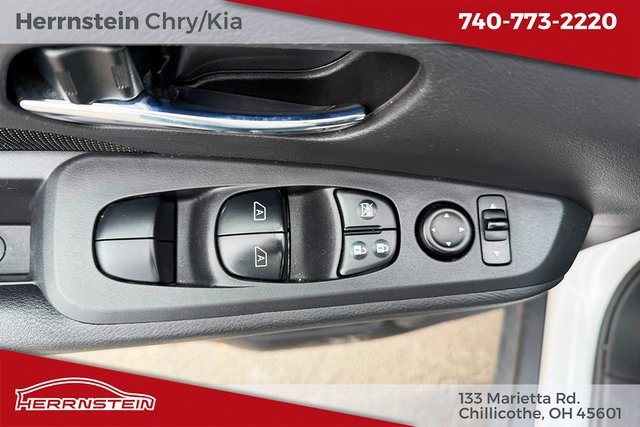 Used 2021 Nissan Kicks SV image 14