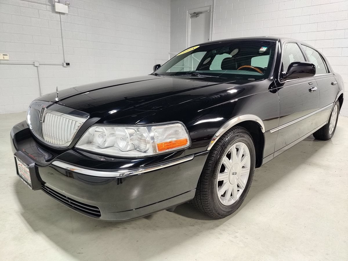 Used 2008 Lincoln Town Car Signature Limited RWD image 19