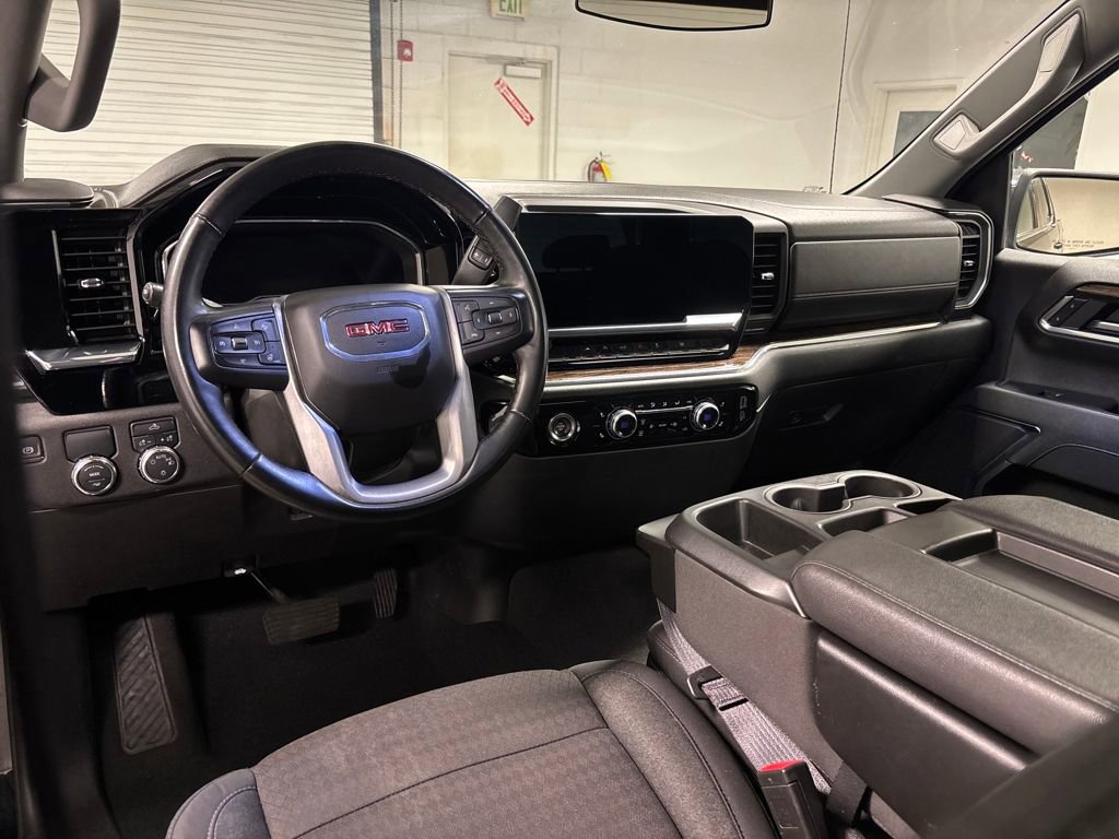 Used 2024 GMC Sierra 1500 SLE image 25