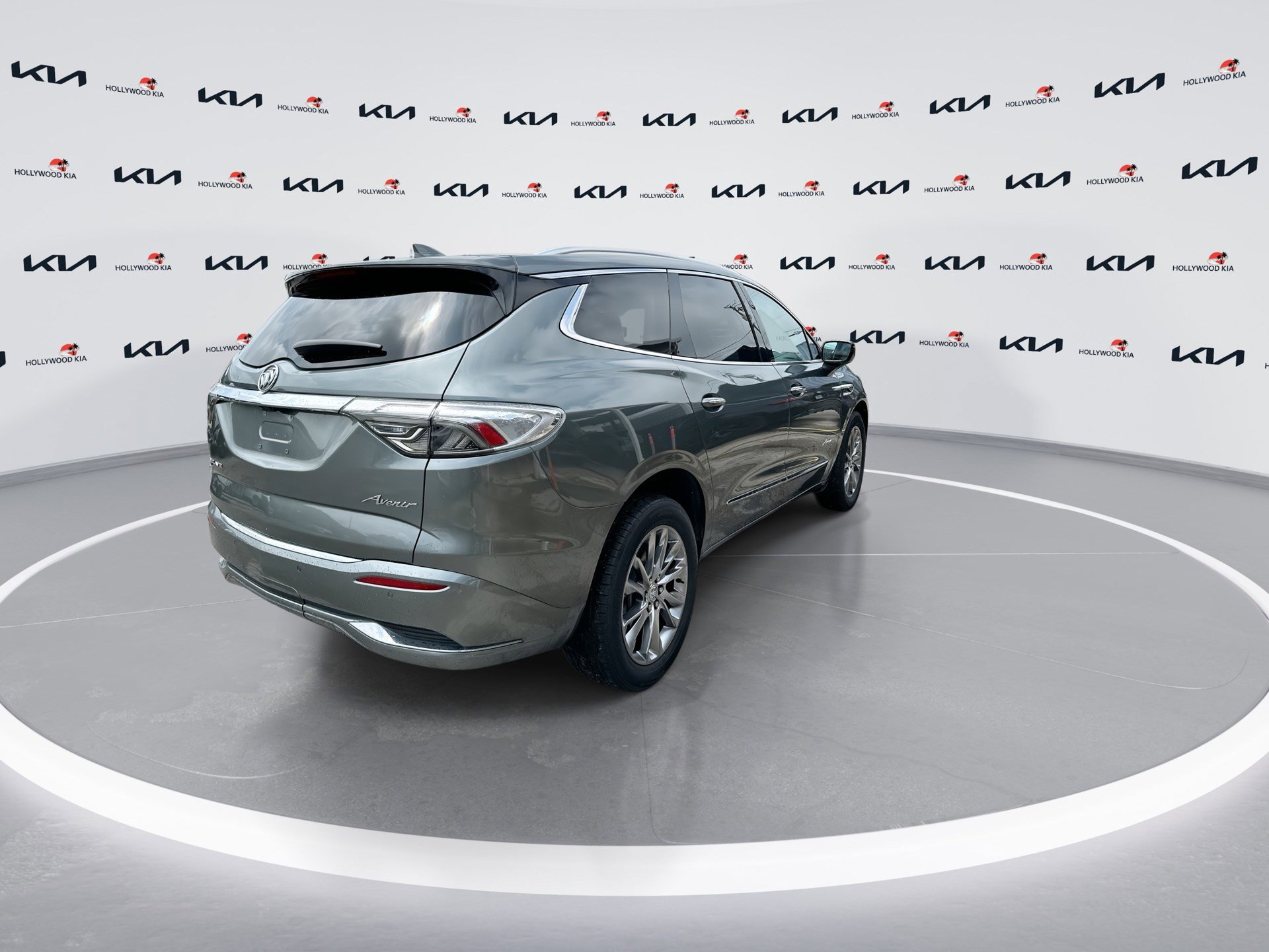 Used 2022 Buick Enclave Avenir w/ Avenir Technology Package AWD/4WD image 8