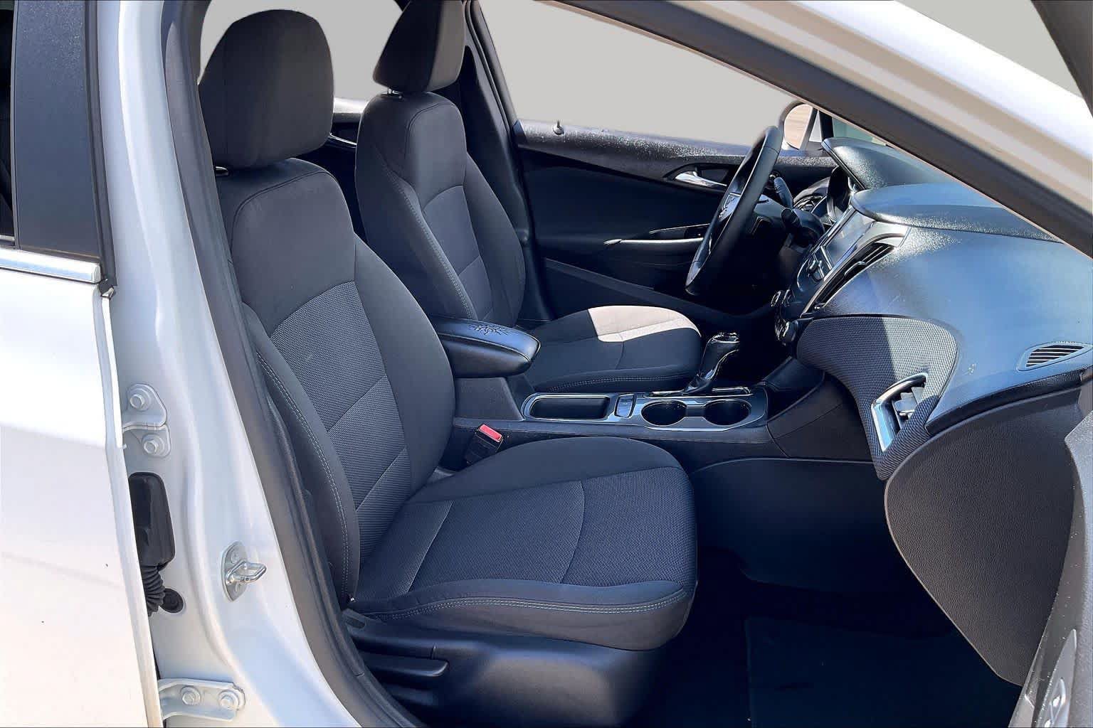 Used 2016 Chevrolet Cruze LT w/ Convenience Package FWD image 9