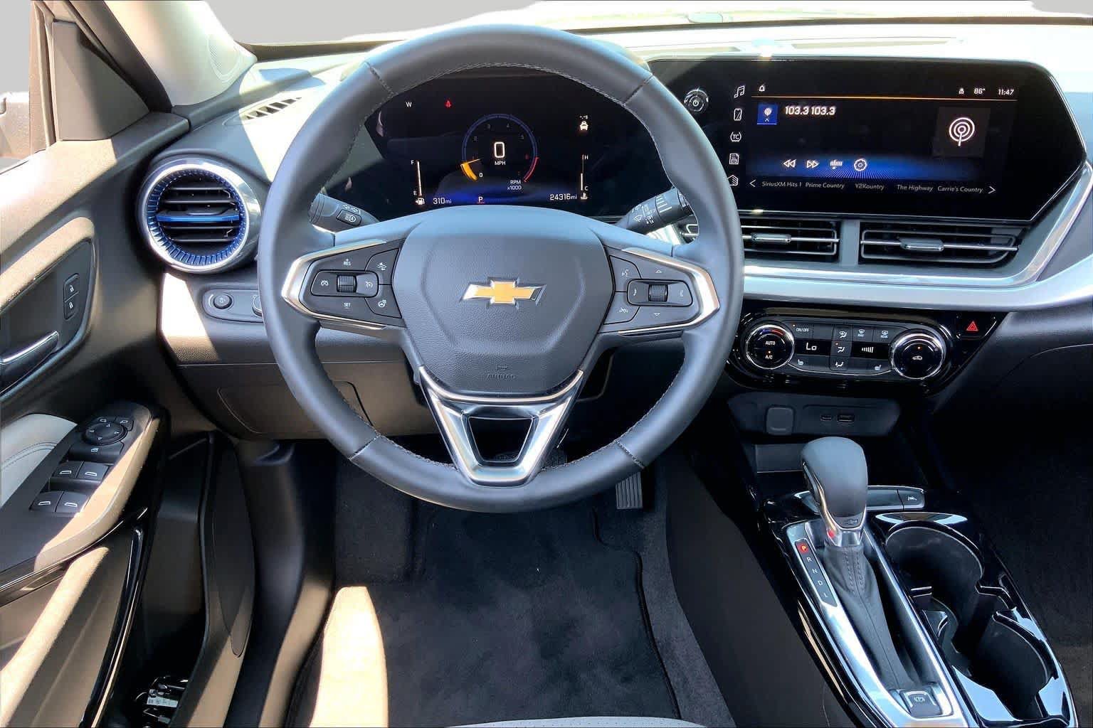 Used 2024 Chevrolet Trax LT w/ LT Convenience Package FWD image 6