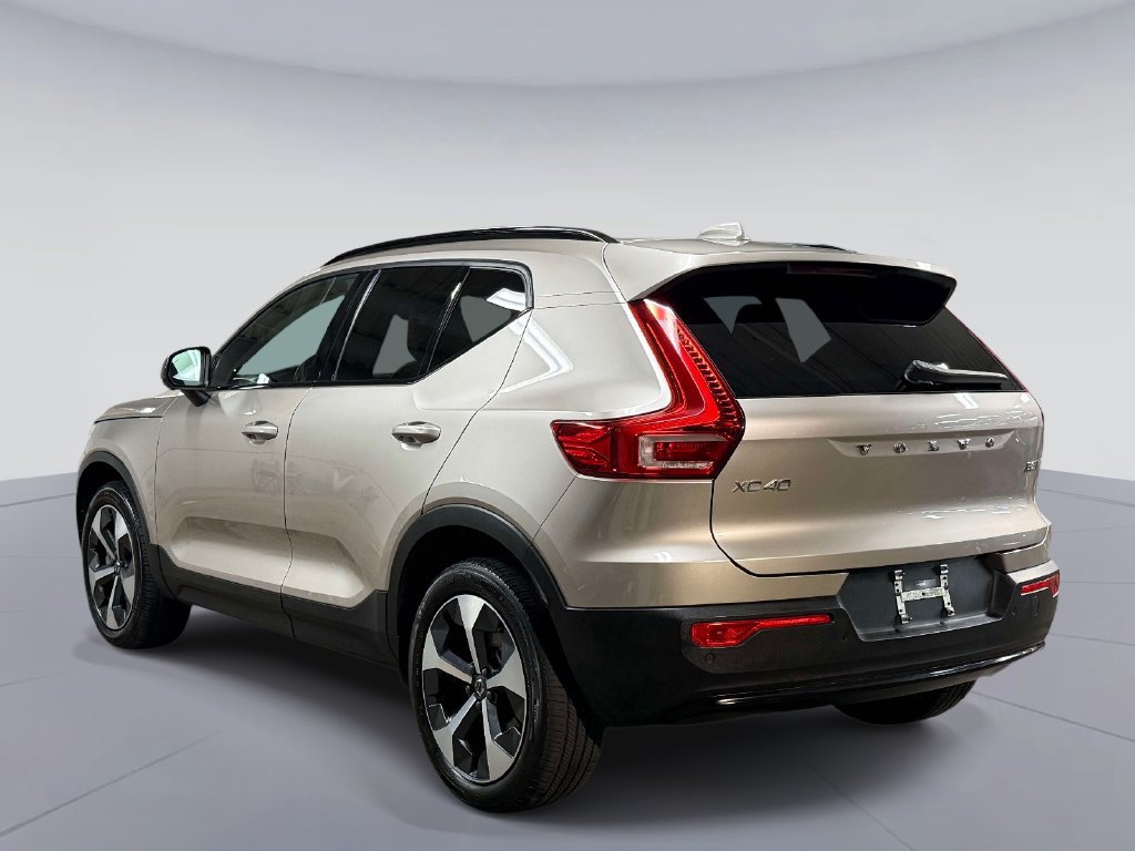 Used 2024 Volvo XC40 B5 Plus AWD/4WD image 12