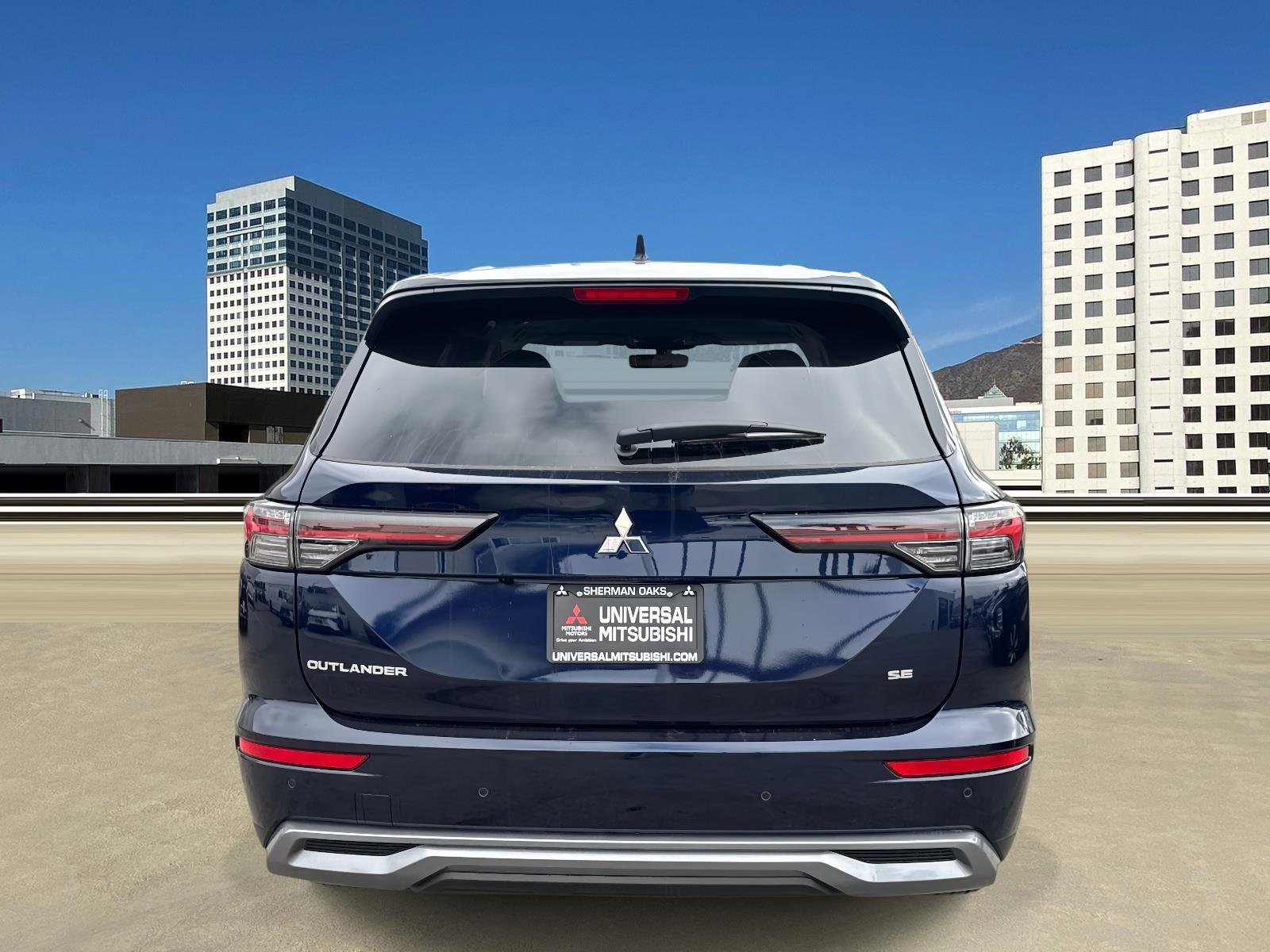 New 2025 Mitsubishi Outlander SE image 3