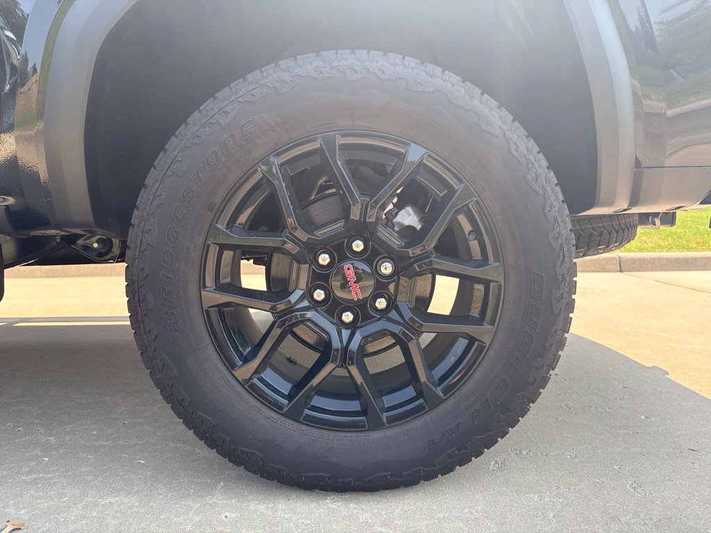 New 2026 GMC Canyon Denali w/ LPO, Denali Black Edition AWD/4WD image 8