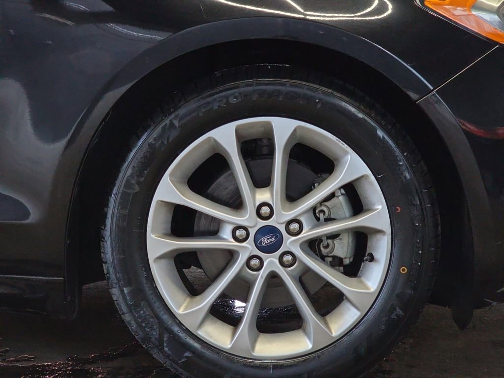 Used 2020 Ford Fusion SE image 28