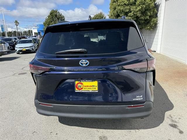 Used 2024 Toyota Sienna XLE image 5