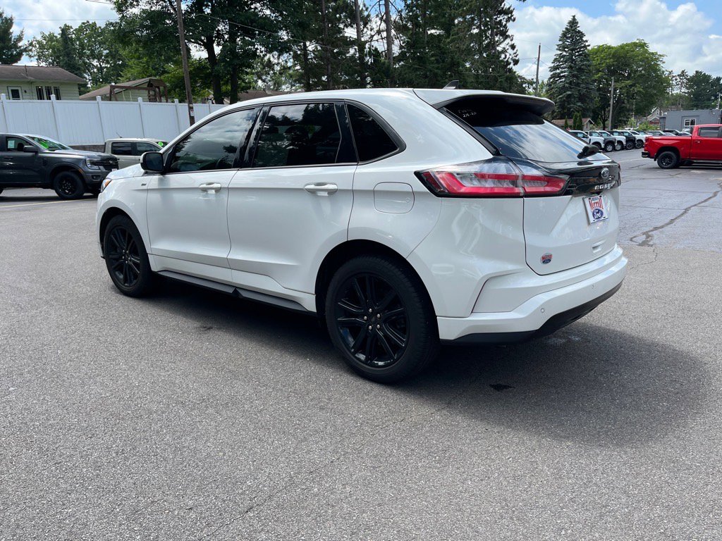 Used 2024 Ford Edge ST-Line w/ Cold Weather Package image 4
