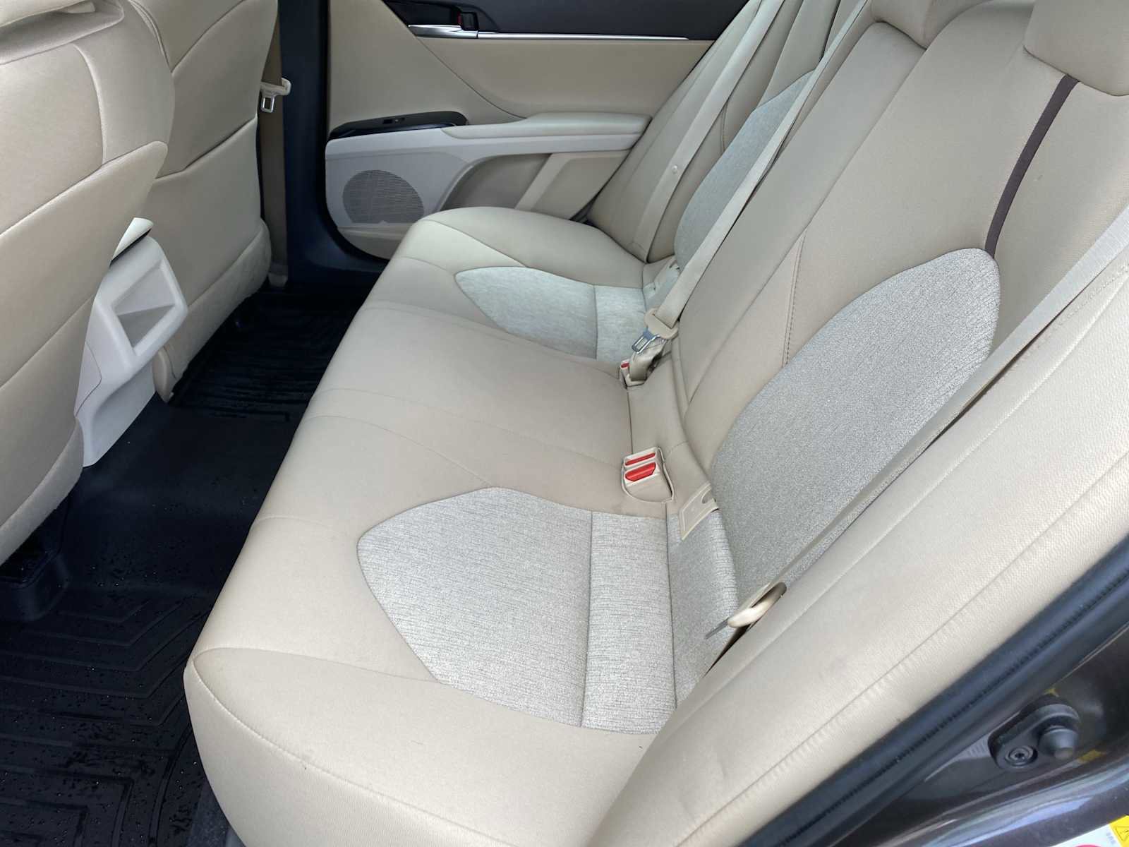 Used 2018 Toyota Camry LE w/ Moonroof Package image 27