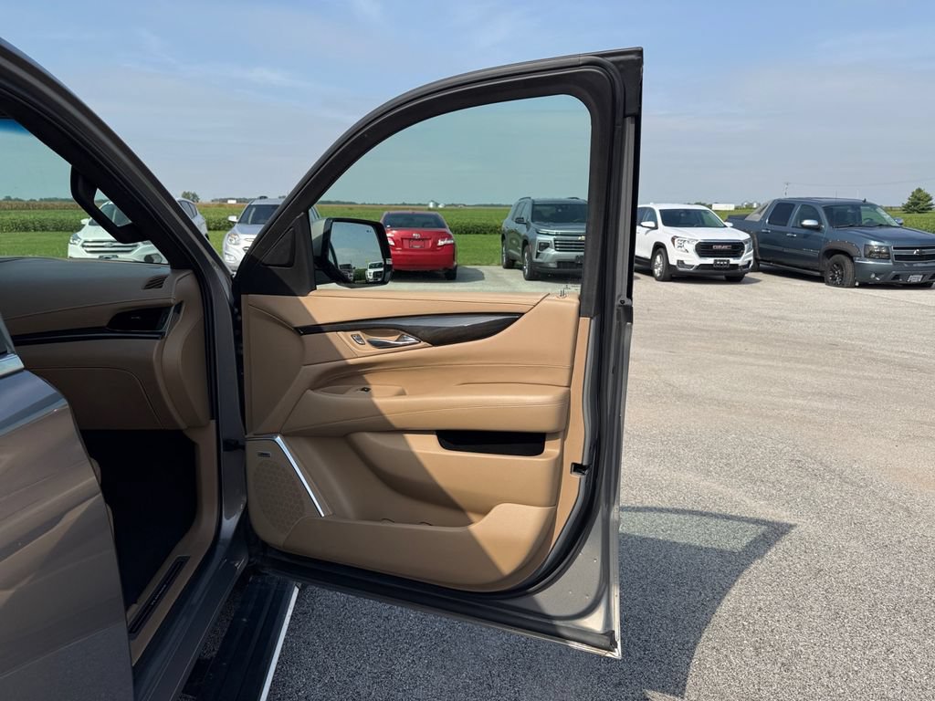 Used 2018 Cadillac Escalade ESV Platinum AWD/4WD image 42