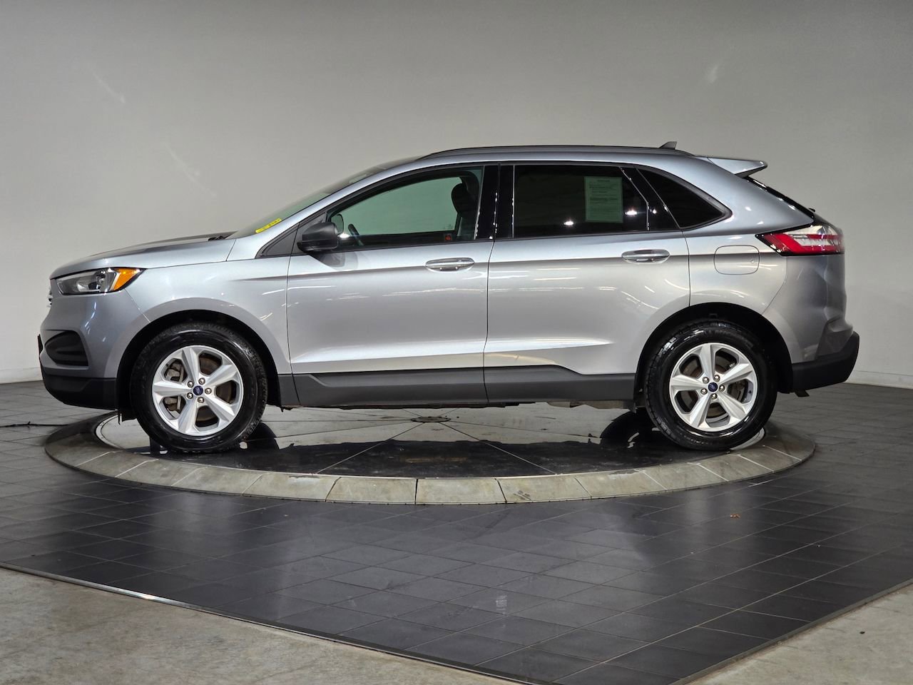 Used 2022 Ford Edge SE image 6