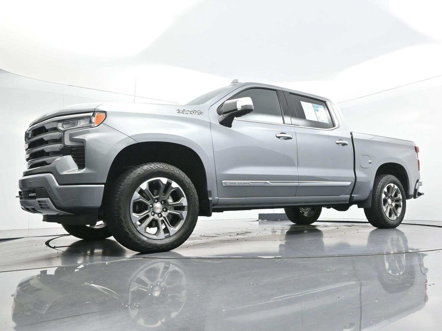 Used 2025 Chevrolet Silverado 1500 High Country w/ Technology Package AWD/4WD image 47
