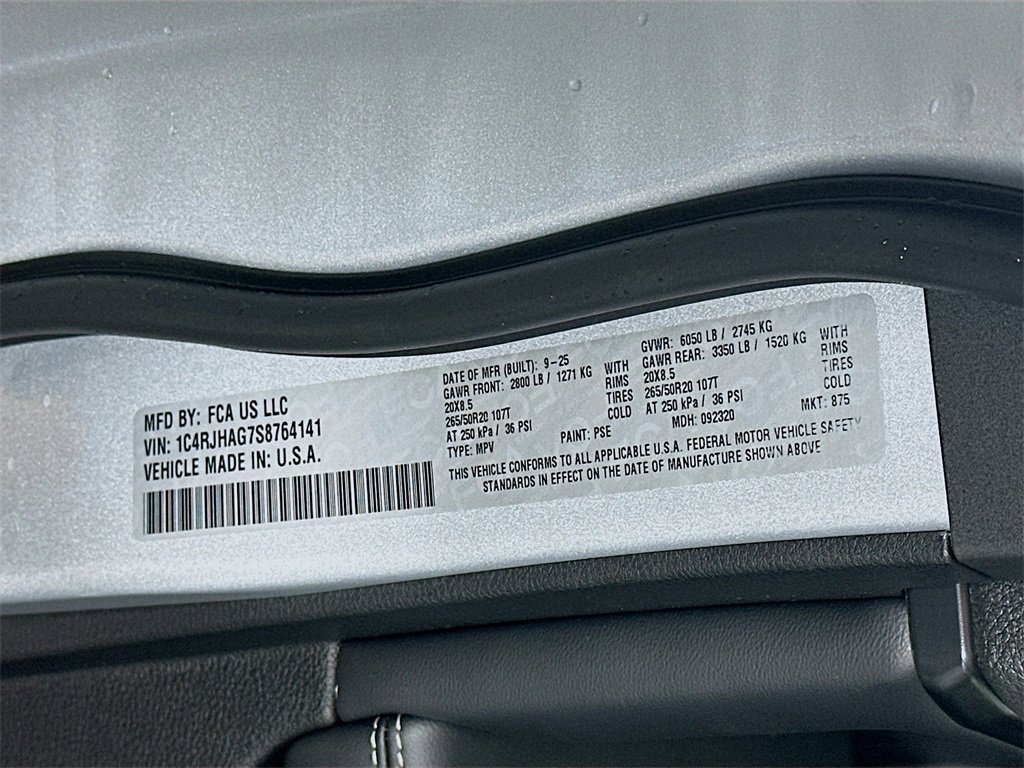 New 2025 Jeep Grand Cherokee Altitude image 19