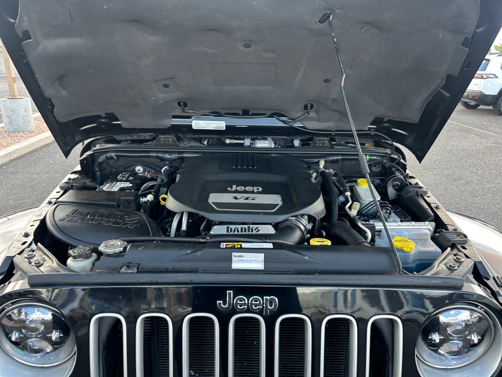 Used 2016 Jeep Wrangler Sahara w/ Connectivity Group AWD/4WD image 21