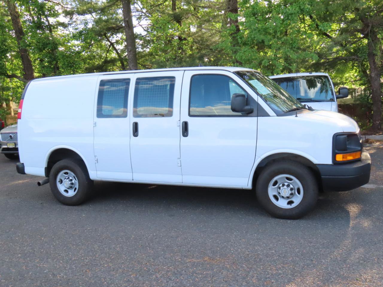 Used 2013 Chevrolet Express 2500 RWD image 19