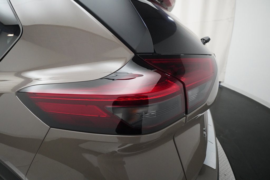 Certified 2025 Nissan Rogue SV image 32