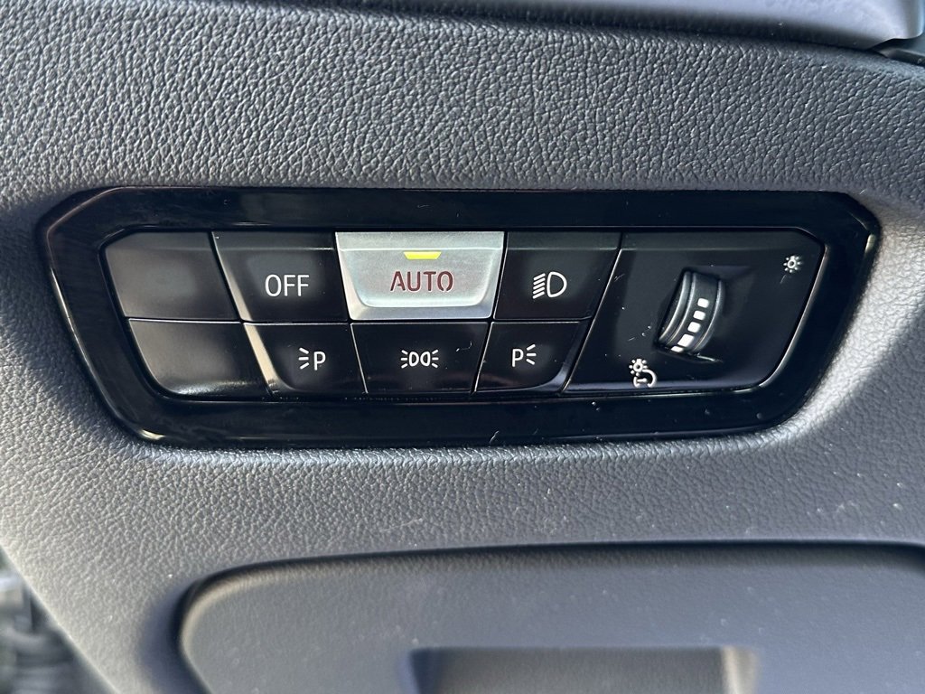 Used 2019 BMW 330i xDrive Sedan w/ Convenience Package image 22