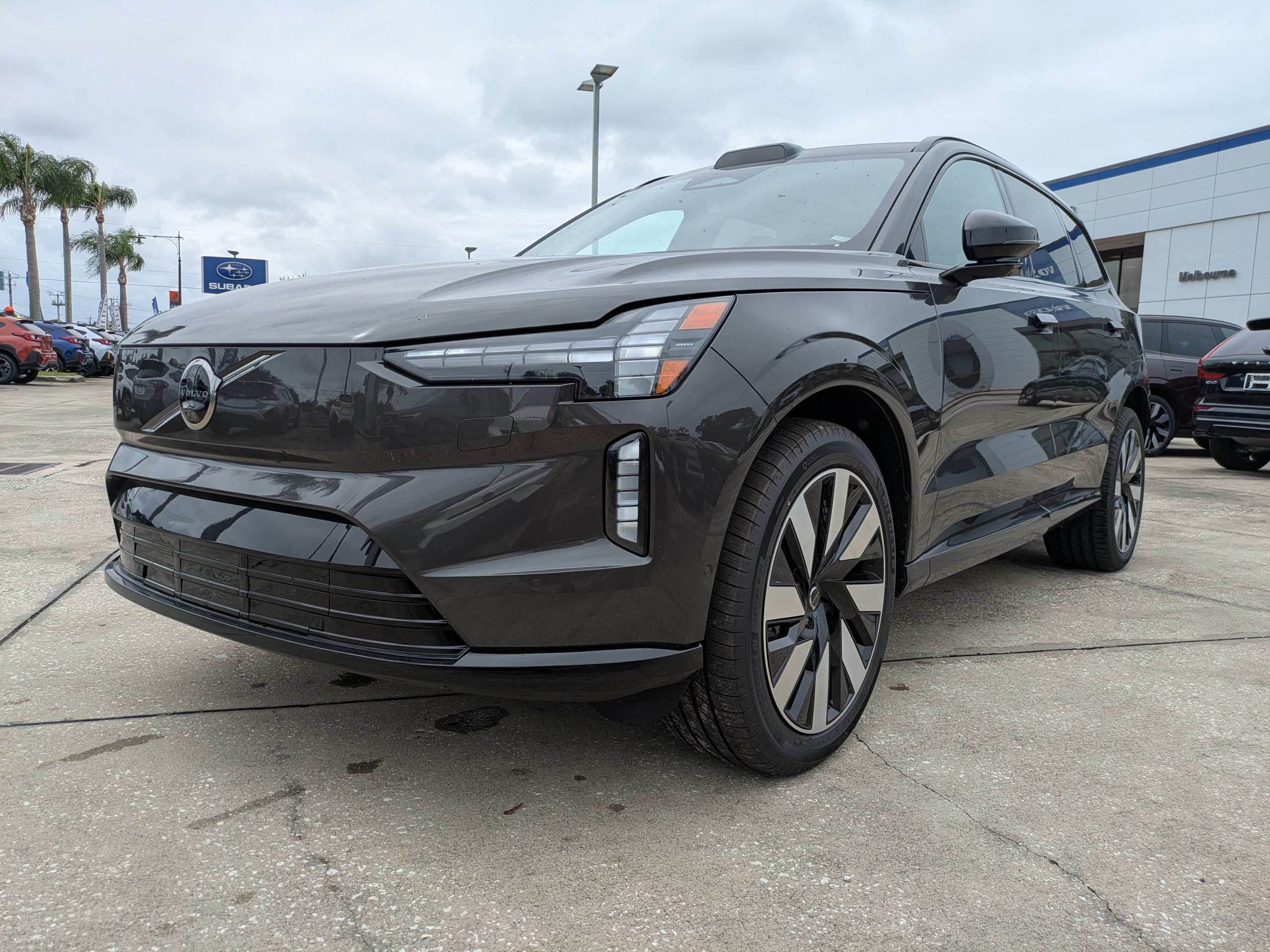 New 2025 Volvo EX90 Plus AWD/4WD image 8