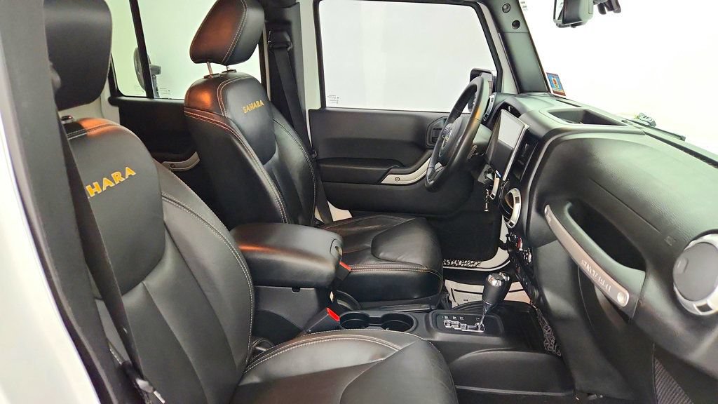 Used 2015 Jeep Wrangler Unlimited Sahara w/ Dual Top Group AWD/4WD image 22