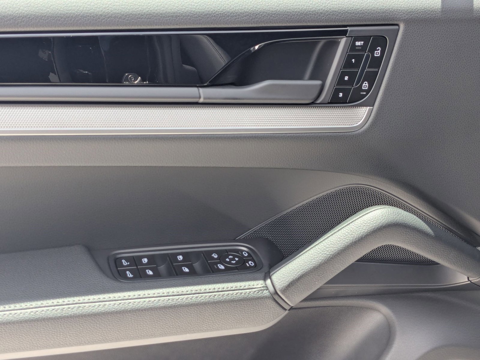 New 2025 Porsche Cayenne image 14