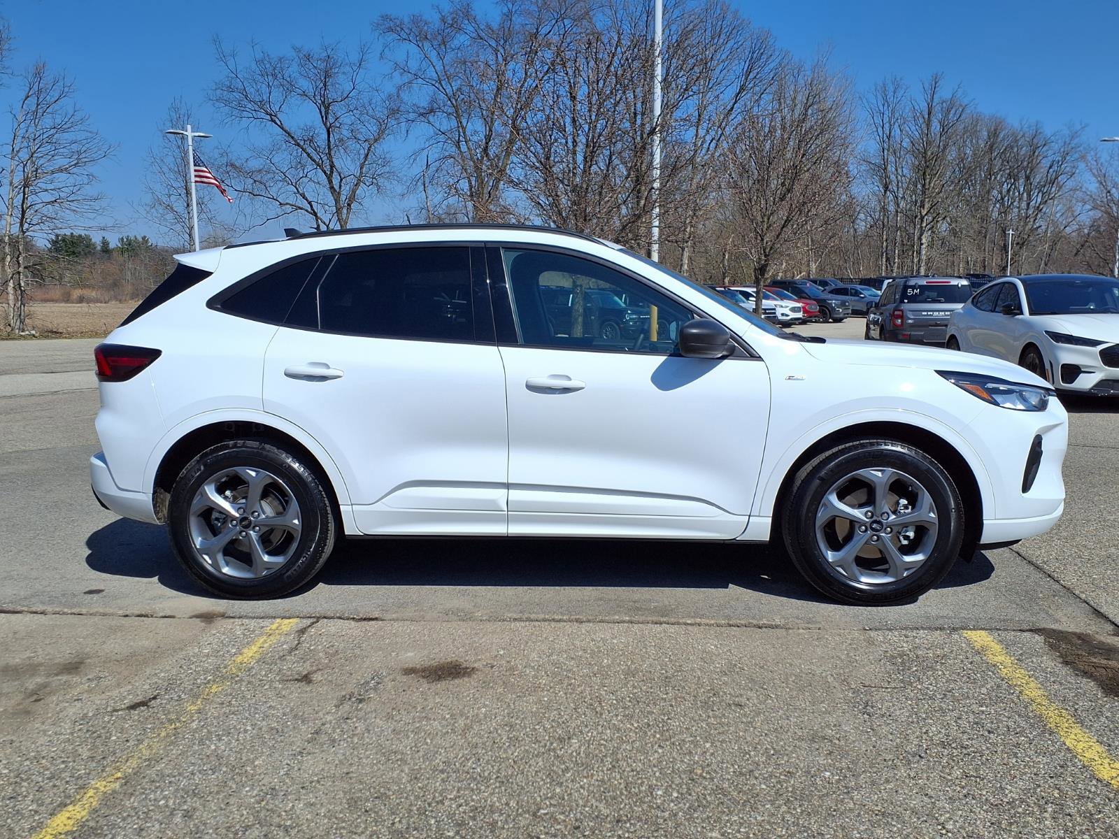 Certified 2023 Ford Escape ST-Line AWD/4WD image 9