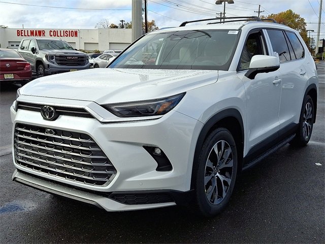 New 2026 Toyota Grand Highlander AWD Hybrid image 2